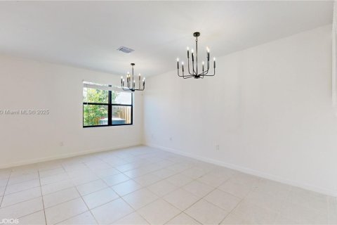 Adosado en venta en Miami, Florida, 3 dormitorios, 170.2 m2 № 1742491 - foto 5