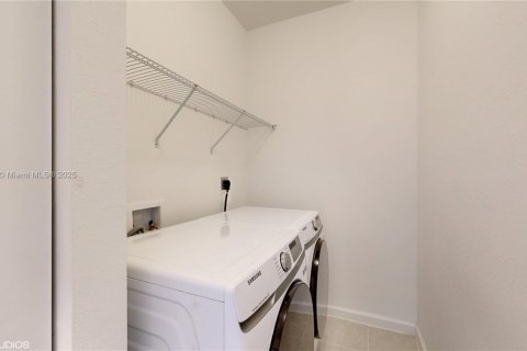 Adosado en venta en Miami, Florida, 3 dormitorios, 170.2 m2 № 1742491 - foto 22