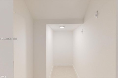 Adosado en venta en Miami, Florida, 3 dormitorios, 170.2 m2 № 1742491 - foto 4