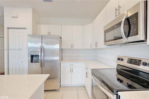 Adosado en venta en Miami, Florida, 3 dormitorios, 170.2 m2 № 1742491 - foto 11