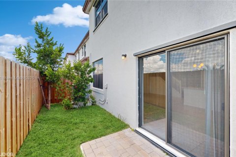 Adosado en venta en Miami, Florida, 3 dormitorios, 170.2 m2 № 1742491 - foto 24