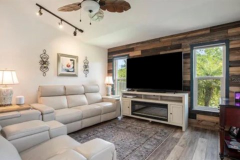 Villa ou maison à louer à Palmetto, Floride: 3 chambres, 181.07 m2 № 2414104 - photo 10