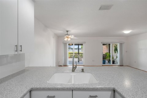 Townhouse in Tampa, Florida 2 bedrooms, 185.8 sq.m. № 2393574 - photo 18