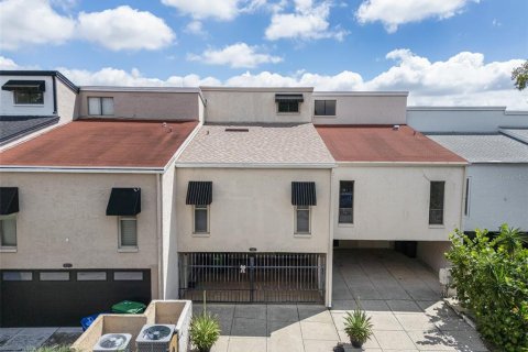 Townhouse in Tampa, Florida 2 bedrooms, 185.8 sq.m. № 2393574 - photo 3