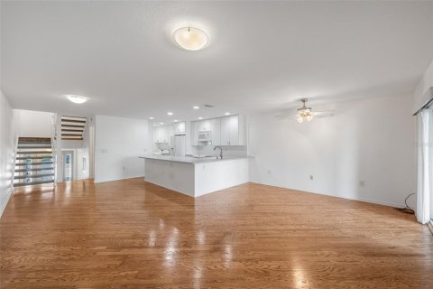 Townhouse in Tampa, Florida 2 bedrooms, 185.8 sq.m. № 2393574 - photo 8