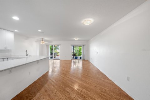 Townhouse in Tampa, Florida 2 bedrooms, 185.8 sq.m. № 2393574 - photo 6