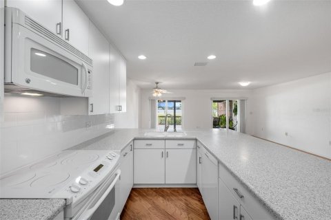 Townhouse in Tampa, Florida 2 bedrooms, 185.8 sq.m. № 2393574 - photo 17