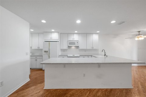 Townhouse in Tampa, Florida 2 bedrooms, 185.8 sq.m. № 2393574 - photo 14