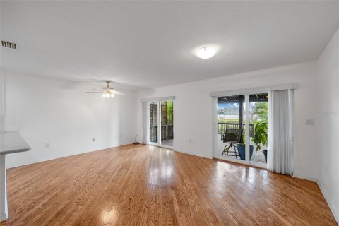 Townhouse in Tampa, Florida 2 bedrooms, 185.8 sq.m. № 2393574 - photo 9