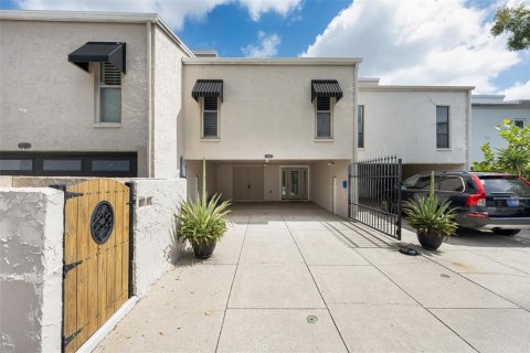 Townhouse in Tampa, Florida 2 bedrooms, 185.8 sq.m. № 2393574 - photo 4