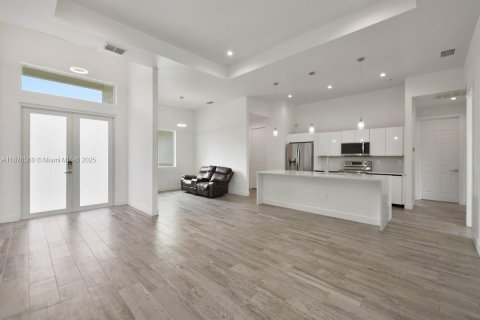 Casa en venta en Lehigh Acres, Florida, 3 dormitorios, 155.89 m2 № 1922283 - foto 5
