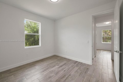 Casa en venta en Lehigh Acres, Florida, 3 dormitorios, 155.89 m2 № 1922283 - foto 16