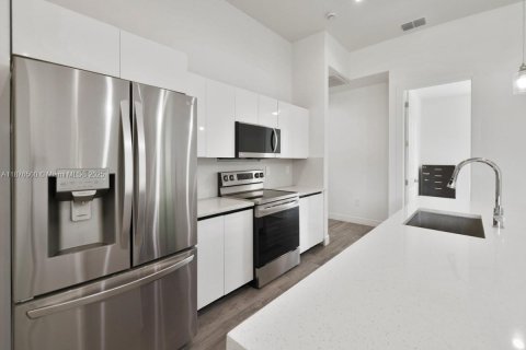 Casa en venta en Lehigh Acres, Florida, 3 dormitorios, 155.89 m2 № 1922283 - foto 8