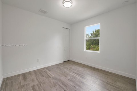 Casa en venta en Lehigh Acres, Florida, 3 dormitorios, 155.89 m2 № 1922283 - foto 15
