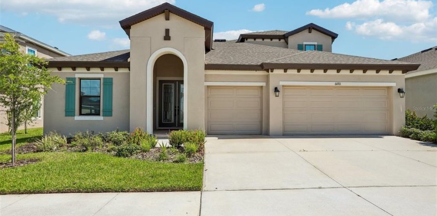 House in Apollo Beach, Florida 4 bedrooms, 299.89 sq.m. № 2223728