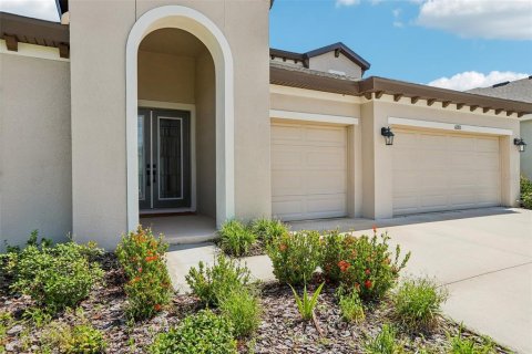 House in Apollo Beach, Florida 4 bedrooms, 299.89 sq.m. № 2223728 - photo 3