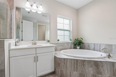 House in Apollo Beach, Florida 4 bedrooms, 299.89 sq.m. № 2223728 - photo 29