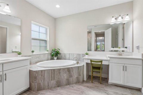 House in Apollo Beach, Florida 4 bedrooms, 299.89 sq.m. № 2223728 - photo 26