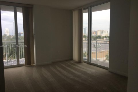 Condo in Hallandale Beach, Florida, 2 bedrooms  № 2027020 - photo 13