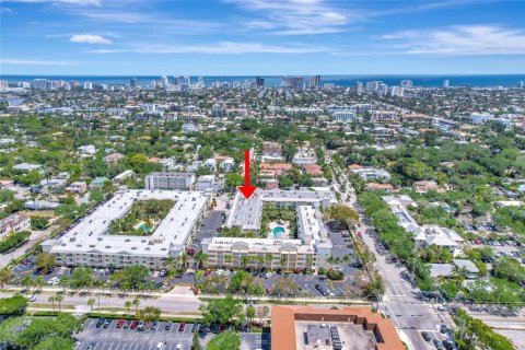 Condominio en alquiler en Fort Lauderdale, Florida, 2 dormitorios, 89.19 m2 № 1136359 - foto 1