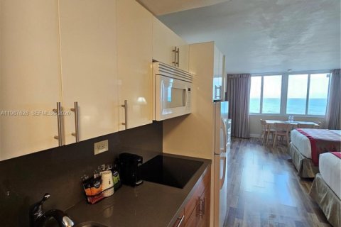 Copropriété à vendre à Sunny Isles Beach, Floride: 38.09 m2 № 2048971 - photo 4