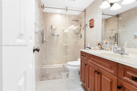 Condo in Hollywood, Florida, 2 bedrooms  № 1941997 - photo 17