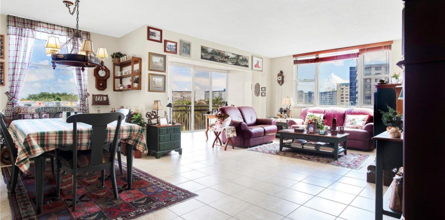 Condo in Hollywood, Florida, 2 bedrooms  № 1941997