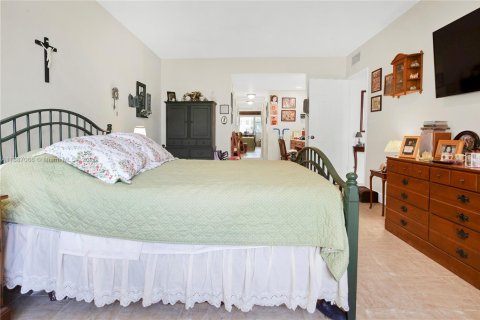 Condo in Hollywood, Florida, 2 bedrooms  № 1941997 - photo 15