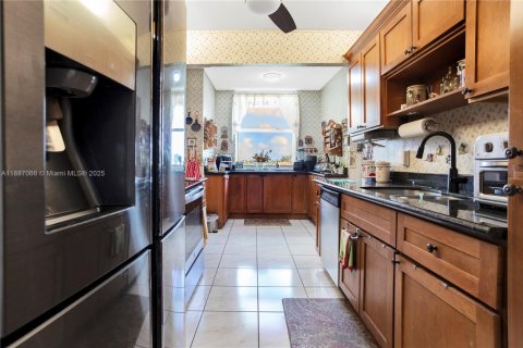 Condo in Hollywood, Florida, 2 bedrooms  № 1941997 - photo 11