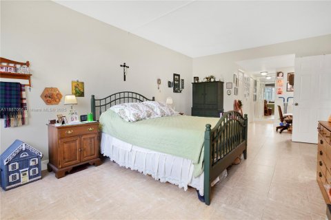 Condo in Hollywood, Florida, 2 bedrooms  № 1941997 - photo 14