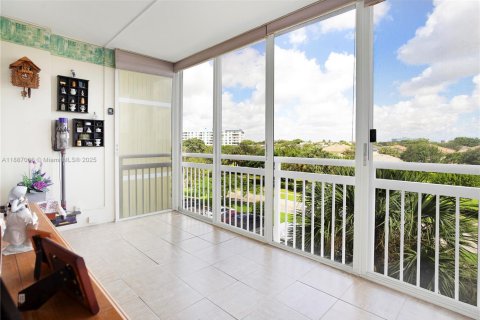 Condo in Hollywood, Florida, 2 bedrooms  № 1941997 - photo 8