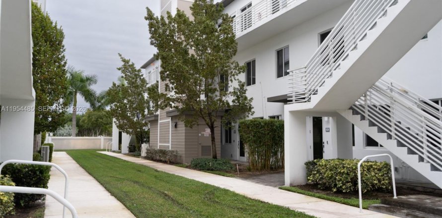 Condominio en Doral, Florida, 3 dormitorios  № 2010145