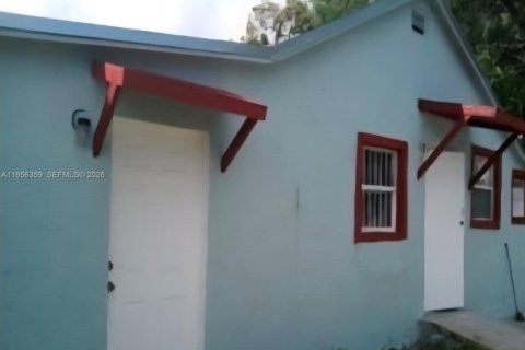 Коммерческая недвижимость в Майами, Флорида 146.6м2 № 2019565