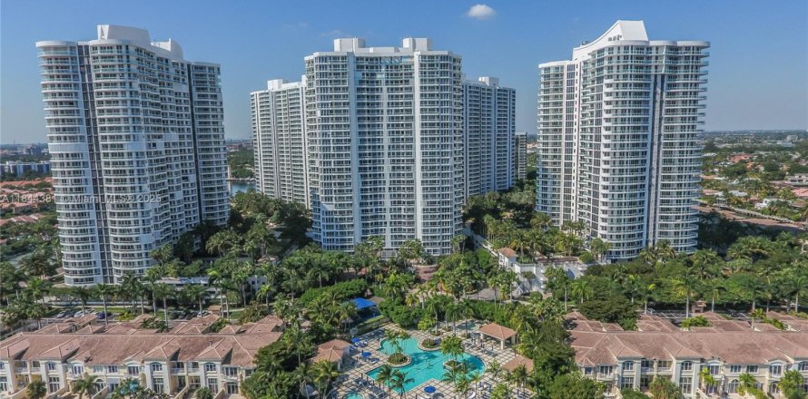 Condo à Aventura, Floride, 3 chambres № 1842632
