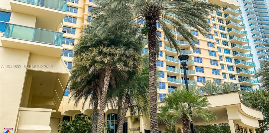 Condo in Hollywood, Florida, 1 bedroom  № 2039218