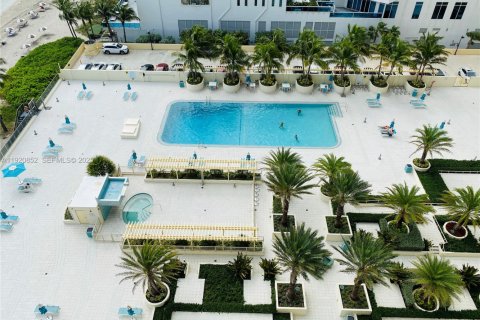 Condo in Hollywood, Florida, 1 bedroom  № 2039218 - photo 29