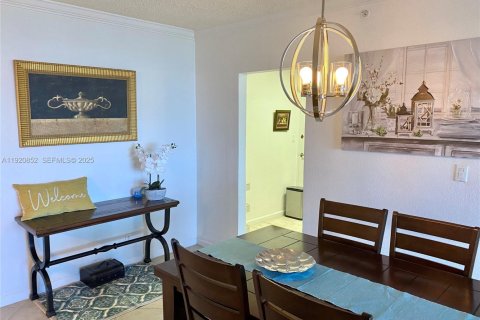 Condo in Hollywood, Florida, 1 bedroom  № 2039218 - photo 7