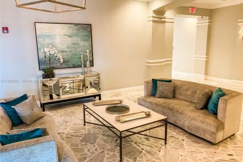 Condo in Hollywood, Florida, 1 bedroom  № 2039218 - photo 17