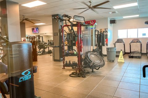 Condo in Hollywood, Florida, 1 bedroom  № 2039218 - photo 16