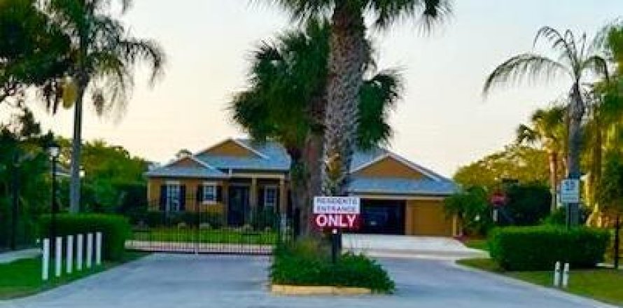 House in Vero Beach, Florida 3 bedrooms, 236.71 sq.m. № 1207414