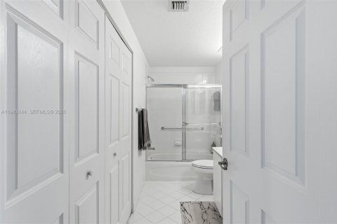Condominio en venta en Tamarac, Florida, 2 dormitorios, 114.18 m2 № 2090603 - foto 15