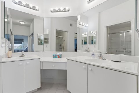 Condominio en venta en Tamarac, Florida, 2 dormitorios, 114.18 m2 № 2090603 - foto 12