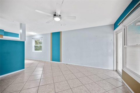Condominio en venta en Kenneth City, Florida, 1 dormitorio, 65.96 m2 № 1873431 - foto 8