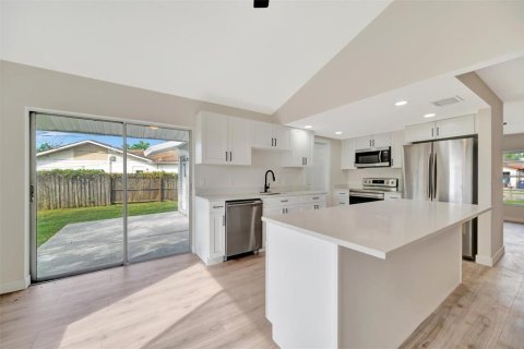 Villa ou maison à vendre à Palmetto, Floride: 2 chambres, 108.05 m2 № 2112393 - photo 11