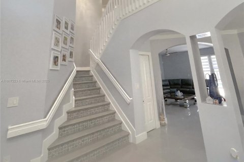 House in Miami, Florida 5 bedrooms, 239.97 sq.m. № 1772454 - photo 11