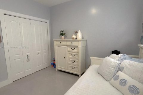 House in Miami, Florida 5 bedrooms, 239.97 sq.m. № 1772454 - photo 28