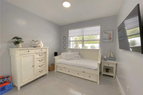 House in Miami, Florida 5 bedrooms, 239.97 sq.m. № 1772454 - photo 26