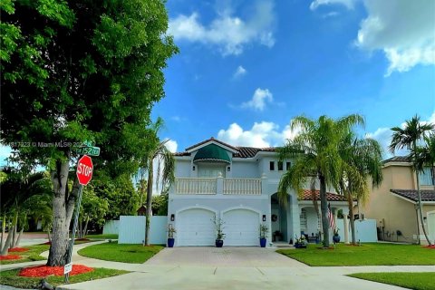 House in Miami, Florida 5 bedrooms, 239.97 sq.m. № 1772454 - photo 2