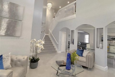 House in Miami, Florida 5 bedrooms, 239.97 sq.m. № 1772454 - photo 12
