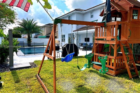 House in Miami, Florida 5 bedrooms, 239.97 sq.m. № 1772454 - photo 7
